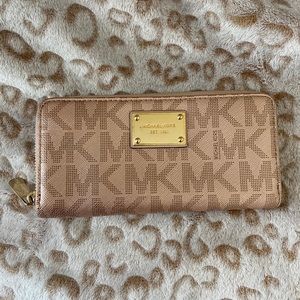 Michael Kors Jet Set Continental Zip Wallet